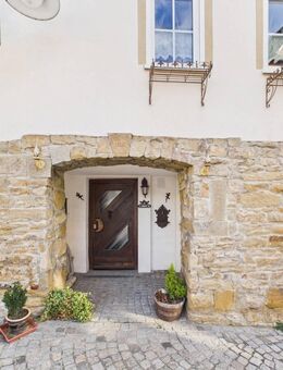 Investoren auf der Suche nach Gemeinschaftsunterkünften aufgepasst! Mod. Haus, 7 1/2 Zi. kernsaniert - Sachsenheim