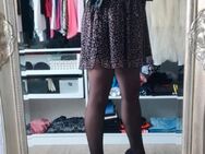 Chiffonkleid mit Cutouts und Volant - Heidenheim (Brenz)