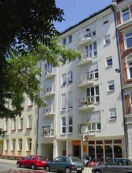 Super Lage...Sonnige Wohnung mit kleinem Balkon + neuem Vinyl-Boden! - Leipzig