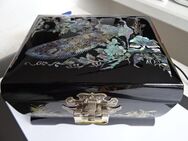 Lackschatulle schwarz mit farbigen Einlegearbeiten wohl asiatisch Spieluhr-Schmuck-Schminken 18,5x14x12cm klappbar diverse Höhen - Bonn
