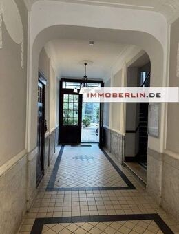 IMMOBERLIN.DE - Feine Lage beim Ku’Damm! Großzügige Altbauwohnung mit Westloggia & Lift - Berlin