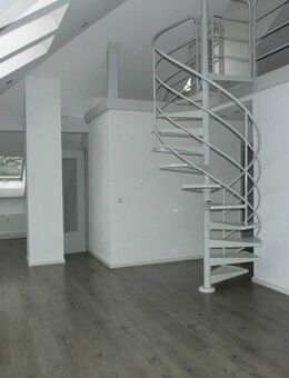 Top-ausgestattete 2-1/2-Zimmer-Maisonette-Wohnung mit sonniger Dachterrasse und Stellplatz in Stadtlage zu vermieten! - Reichenbach (Vogtland)