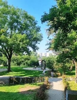 Keine Frage - beste Lage! Attraktive 3-Zi-Whg., ca. 79 m², mit Südbalkon und Tiefgaragen-Box! - Königsbrunn