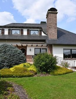 **Exklusives, großzügiges Einfamilienhaus mit Schwimmbad und schöner Lage** - Bleialf