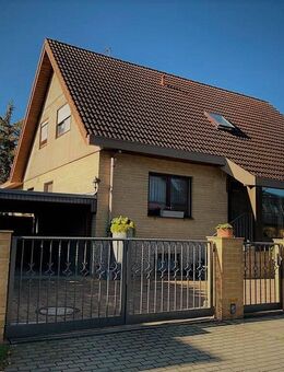 3 Raum Dachgeschosswohnung im Zweifamilienhaus, 410 m² Grundstück , Büro - und Gästezimmer im Souterrain - Berlin