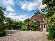 Absolute Alleinlage, riesiges Grundstück, Freiheit total. Schöner Resthof im Herzen Nordfrieslands. - Goldelund