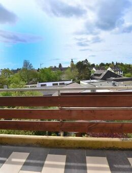 Wohnen auf 2 Etagen mit Balkon und TG Stellplatz - Nürnberg