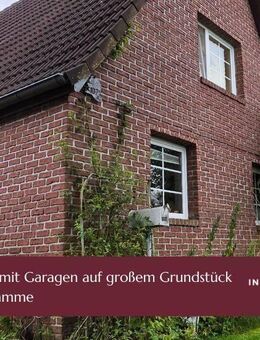 Wohnhaus mit Garagen und Carport auf großem Grundstück - Hamburg