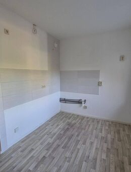 Renovierte 4-Zimmer-Wohnung im Erdgeschoss zu vermieten - Crimmitschau