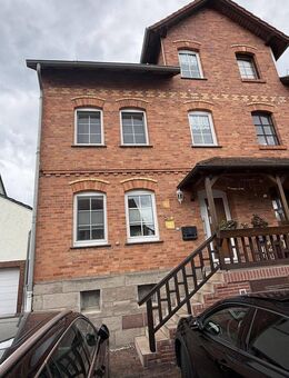 Doppelhaushälfte mit Klinkerfassade auf drei Etagen in zentraler Lage von Espenau! - Espenau