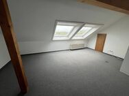* Geräumige DG-Wohnung * - Freiberg (Neckar)