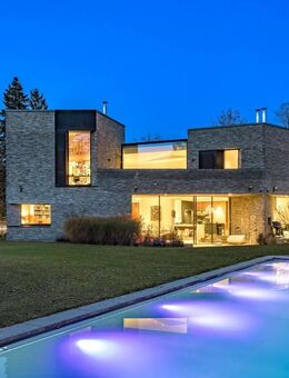 Konsequent beeindruckend. Prämierte Villa auf traumhaftem Eckgrundstück. - Gräfelfing