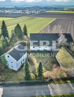 Ehemalige landwirtschaftliche Hofstelle am Ortsrand von Aiterhofen - Aiterhofen