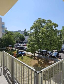 Exklusive Altbauwohnung mit Südbalkon / Sofortbezug / gefragte ruhige Lage / weitere Angebote auf Anfrage - Berlin