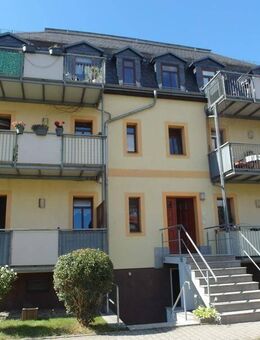 Hübsche 2-Zimmer Wohnung im Erdgeschoss mit Balkon, Laminatboden, sep. Küche & Bad mit Dusche - Freital