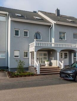 Erstklassiges Renditeobjekt in Top-Lage von Eggenstein! Mehrfamilienhaus mit Stellplätzen und Garage - Eggenstein-Leopoldshafen