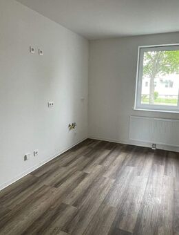 1,5 Zimmer mit Balkon, sofort bezugsfrei - Merseburg