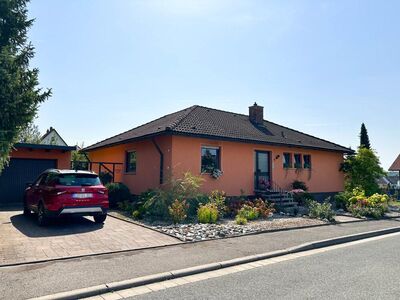 Moderner Bungalow mit Wintergarten, Garten und Garage -Großzügig, Sonnig & Ruhig