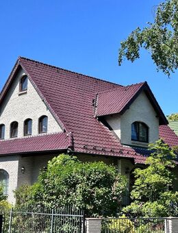 Wunderschönes Einfamilienhaus mit 7 Zimmern und traumhaftem Garten mit Swimmingpool in Großziethen - Schönefeld