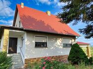 Schönes Einfamilienhaus mit Terrasse, Garage, großem Grundstück und Blick auf die Felder in Mockrehna - Mockrehna