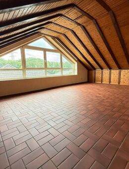 2,5-Zimmer Dachgeschosswohnung in Gelsenkirchen zu vermieten. - Gelsenkirchen
