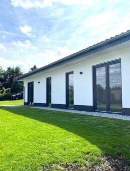 Modernes Bungalow-Doppelhaus in bester Lage von Flammersfeld – Komfortables Wohnen auf einer Ebene - Flammersfeld