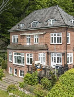 Rotklinkervilla am Hirschpark mit Elbblick - Hamburg