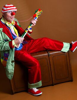 Clown Telli Morelli mit weihnachtlicher Zaubershow, Luftballonfiguren, Glitzertatoo oder Mäusezirkus,, uvm. - Markkleeberg