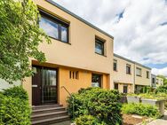 HEGERICH: Platz für Familie, Ideen und Zukunft - charmantes Reihenhaus mit Garten und Erbpacht - Stein (Bayern)
