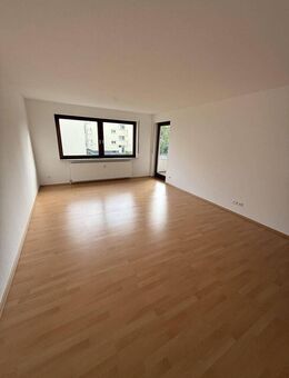 Helle, zentrale & renovierte 2,5-Zimmer-Wohnung inkl. Balkon und Stellplatz! - Heilbronn