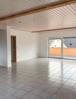 Attraktive Dachgeschosswohnung mit Einbauküche und sonnigem Ausblick - Sinsheim