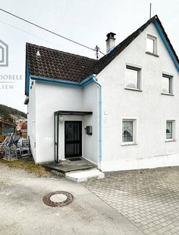 F&D | Sanierungsbedürftiges Einfamilienhaus mit Carport und Weitblick in Göllsdorf - Rottweil