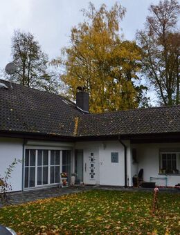Exklusive Villa im Landhausstil nähe Alsfeld mit großen Garten, Wiese. Zwei Wohnungen! Neue Heizung! - Alsfeld