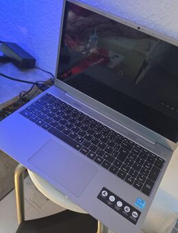 AKOYA® E15408 Intel® Core™ i5-1035G4, Windows 10 Home, 39,6 cm (15,6'') FHD Display, 256 GB SSD, 8 GB RAM, Notebook Schlankes Notebook mit Sicherheitsfunktion - Brandenburg (Havel) Zentrum