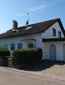 Zweifamilienhaus mit Potenzial und 1.288 m² Grundstück in sonniger Hanglage - Riegel (Kaiserstuhl)