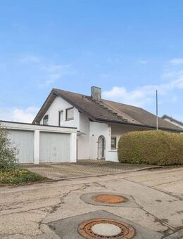 Geräumiges Einfamilienhaus mit Einliegerwohnung und Duplexgarage in ruhiger Lage von Neresheim - Neresheim