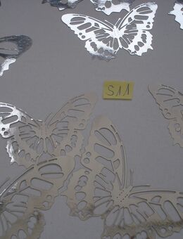 12 Schmetterlinge zum aufkleben Metallic Papier silber - Friedrichsdorf