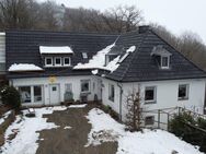 Pferdeliebhaber willkommen. Leben in der Natur in diesem modernisierten Zweifamilienhaus in Bad Berleburg-Arfeld - Bad Berleburg