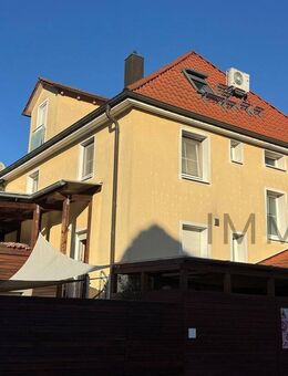 **Zweifamilienhaus sucht neue Eigentümer** - Königsbach-Stein