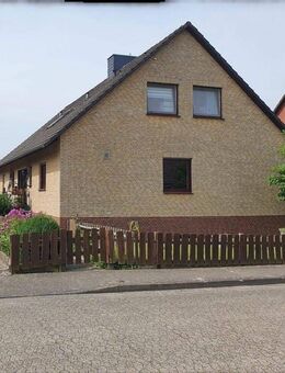 Familienfreundliches Zweifamilienhaus in Bergen - Bergen (Niedersachsen)