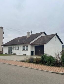 Freistehendes Einfamilienhaus mit viel Potential in toller Aussichtslage - Güglingen
