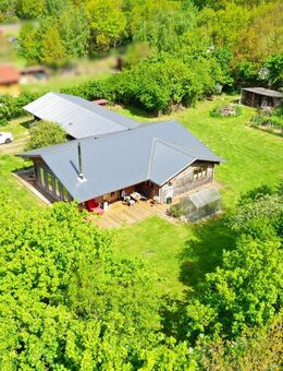 Holzhaus in Bungalowform mit einem ca. 3200 m² großen Grundstück - Sankt Michaelisdonn