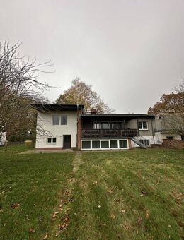 Sanierungsbedürftiges Einfamilienhaus mit Einliegerwohnung, großem Grundstück, Werkstatt und Garage - Dummerstorf