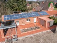 Moderner Bungalow mit PV-Anlage, Doppelcarport, Garage, Anbau und Gartenteich auf großem Grundstück - Lindern (Oldenburg)