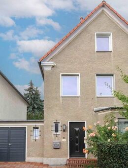 Zögern Sie nicht: Umfassend renoviertes Einfamilienhaus samt Garten, Garage und 2 Freistellplätzen - Halle (Saale)