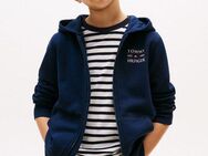 Tommy Hilfiger Kapuzensweatjacke TOMMY FLAG HILFIGER ZIP HOODIE mit Kängurutasche, Logo