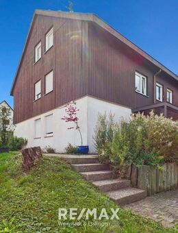 Abendsonne garantiert - 3,5-Zimmer-Dachgeschoss mit Balkon & Garage über Lenningen - Lenningen