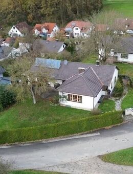 Top gelegenes Einfamilienhaus in Bruckberg mit Einliegerwohnung - Weitblick bis in die Alpen - Bruckberg (Regierungsbezirk Niederbayern)