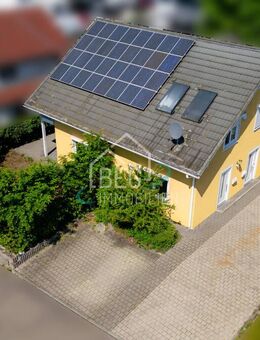 Effizientes KfW-60-Haus mit Bu?ro und Stellpla?tzen - Langenbrettach