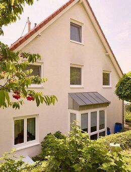 Eigenheim für Familien mit Garten und eigenem Fischteich mit überdachter Terrasse in Weiler z. Stein - Leutenbach (Baden-Württemberg)